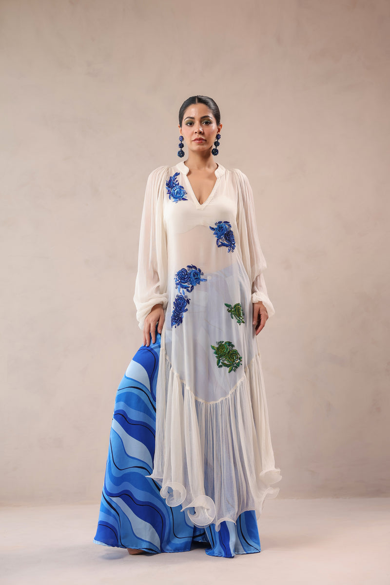 The Indie set with rose motifs
